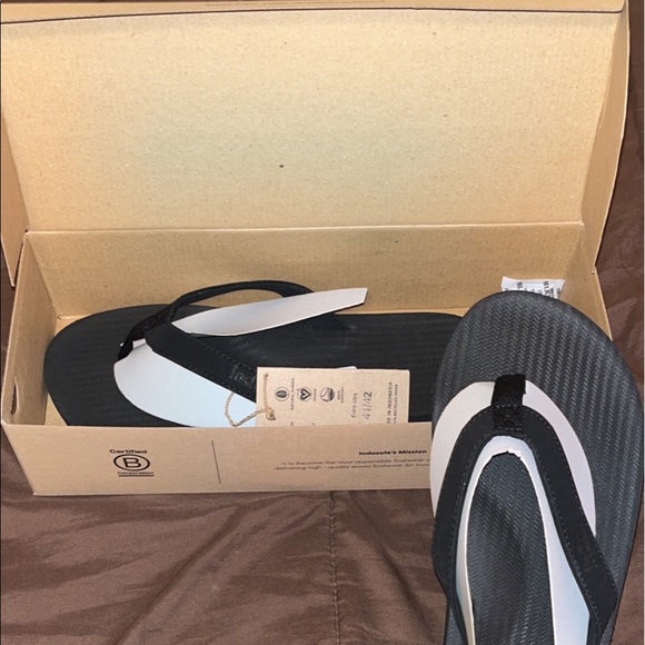 Men Sandals - Picture 2 of 3